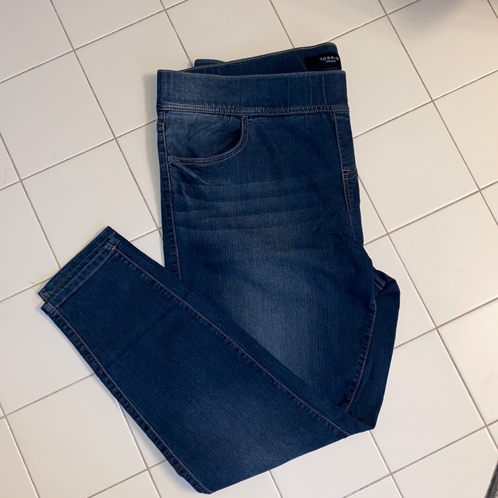 NWOT Torrid Size 2R Jeans
